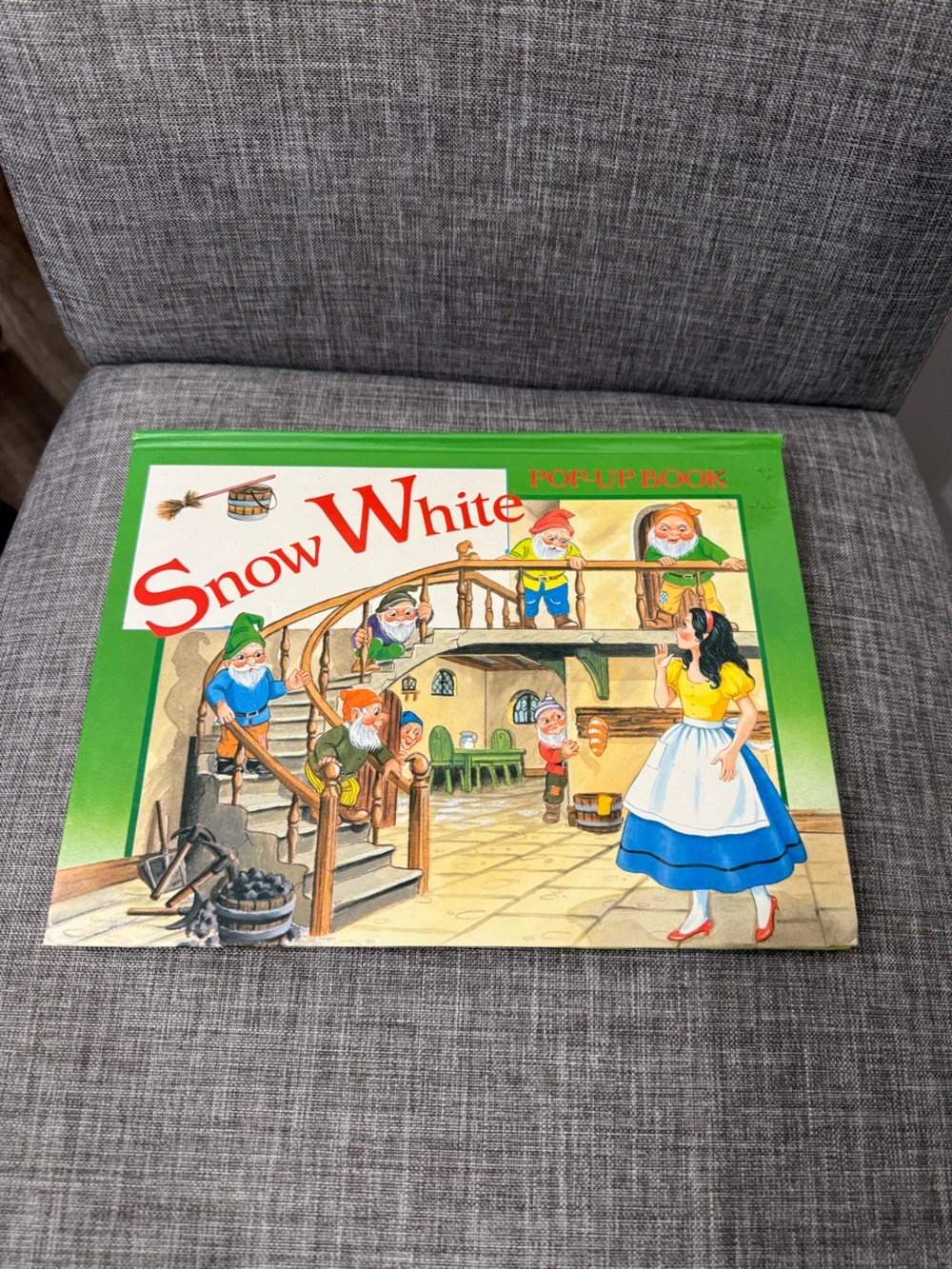 Vintage 1999 Snow White Pop-Up Book